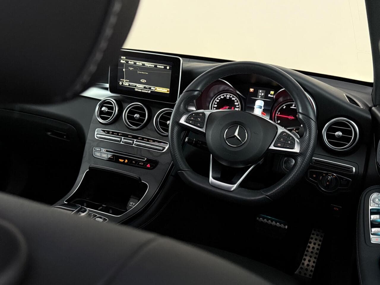 Mercedes-Benz GLC thumbnail Interior Front