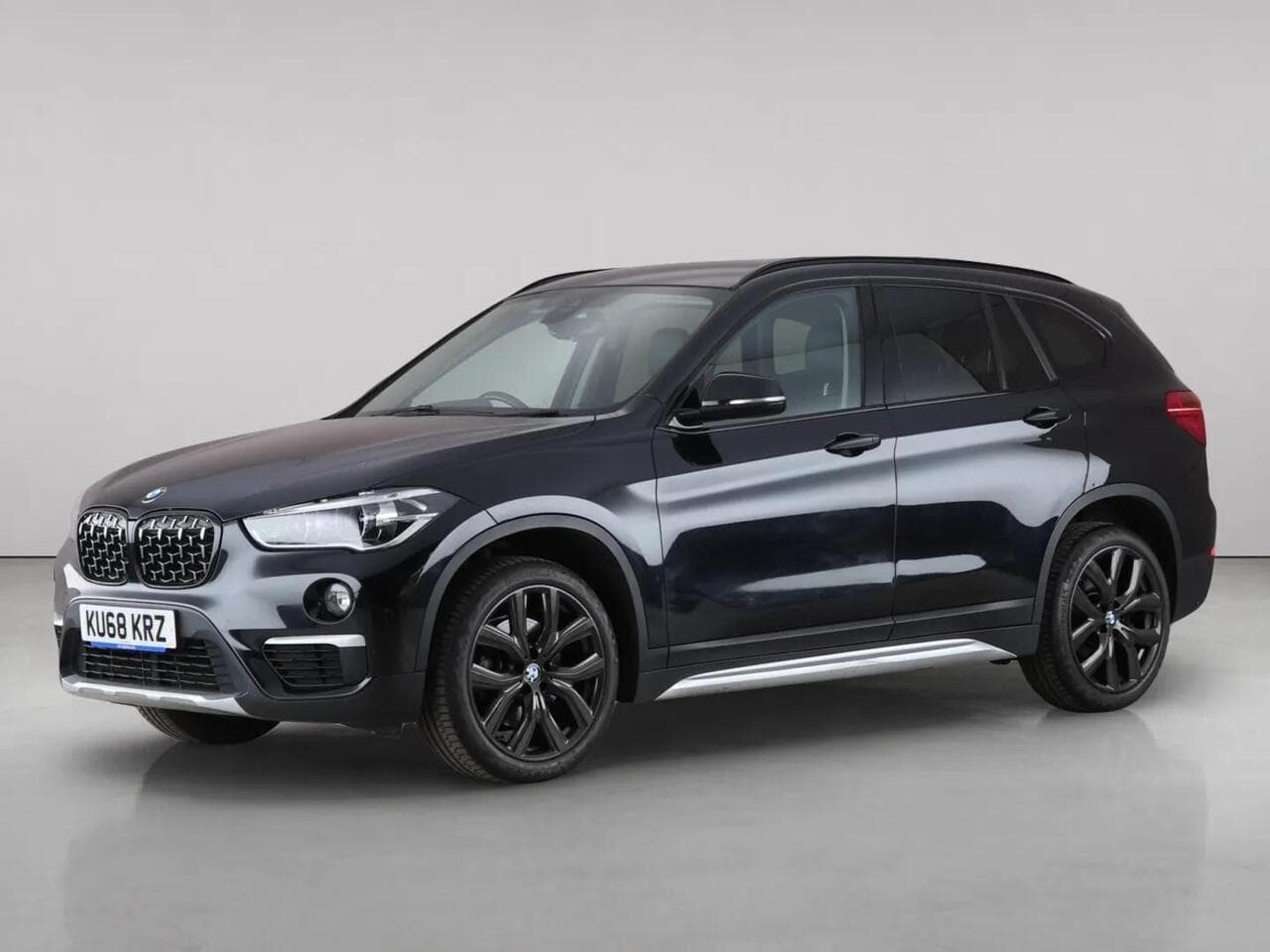 BMW X1 thumbnail Front Left