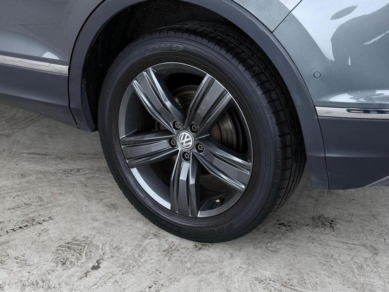 Volkswagen Tiguan thumbnail Wheel