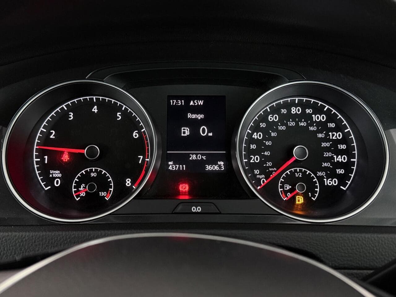 Volkswagen Golf thumbnail Driver Instruments