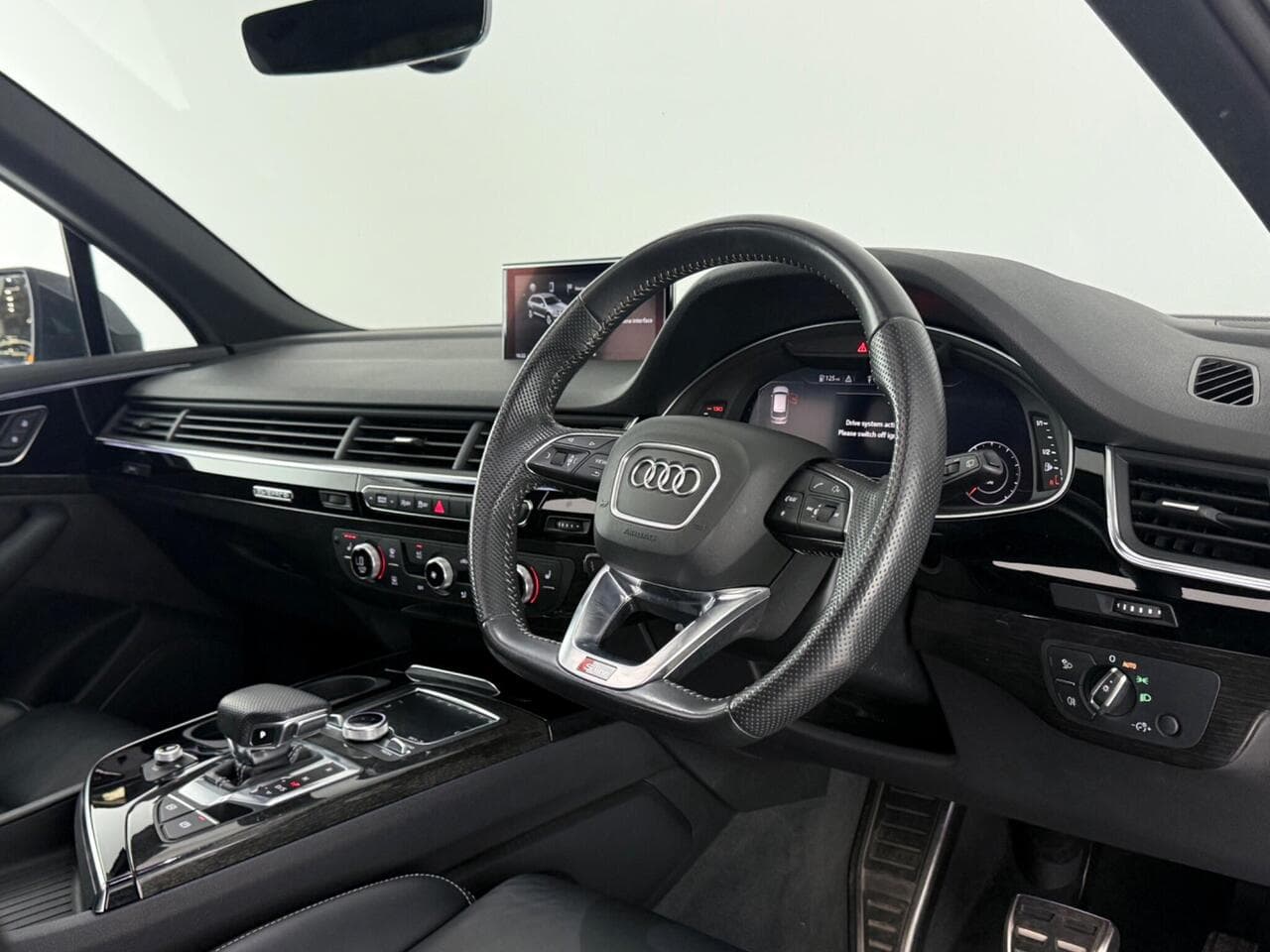 Audi Q7 thumbnail Interior Front
