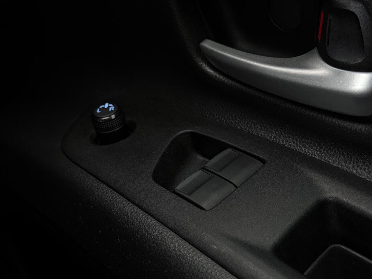 Toyota Aygo X thumbnail Misc Controls