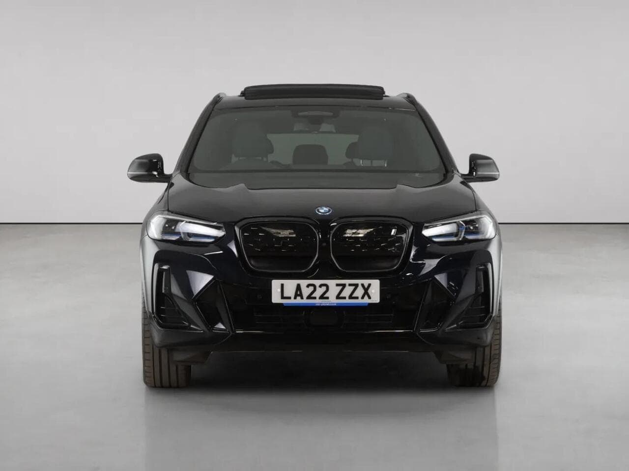 BMW iX3 thumbnail Front