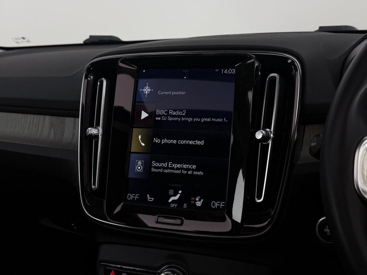 Volvo XC40 thumbnail Infotainment System