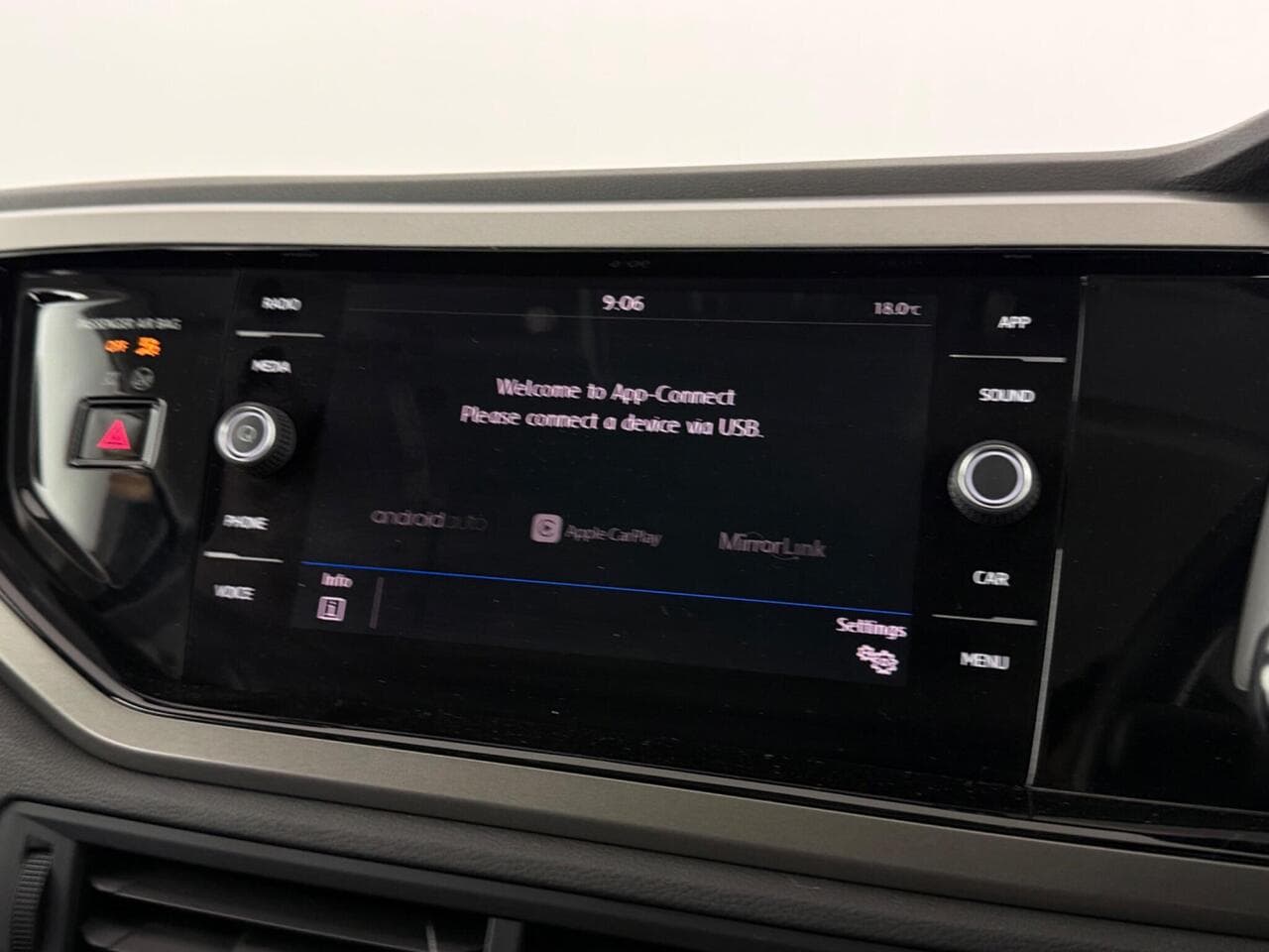 Volkswagen Polo thumbnail Infotainment System