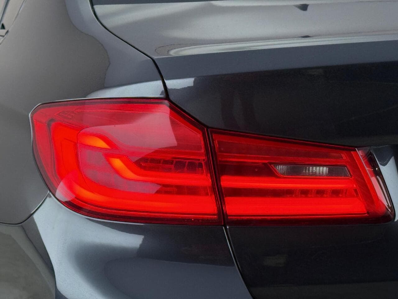 BMW 5 Series thumbnail Lights Rear