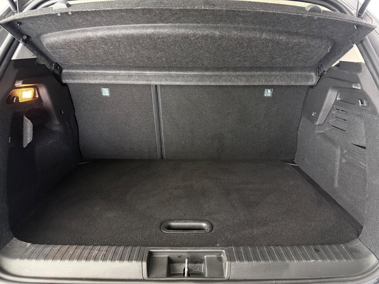 Renault Captur thumbnail Boot