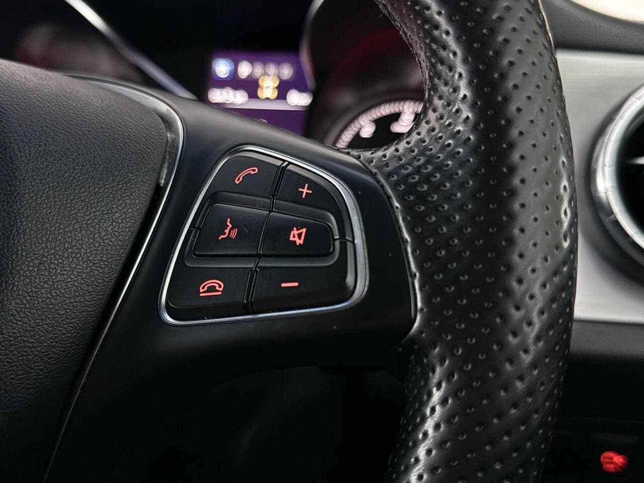 Mercedes-Benz X Class thumbnail Misc Controls