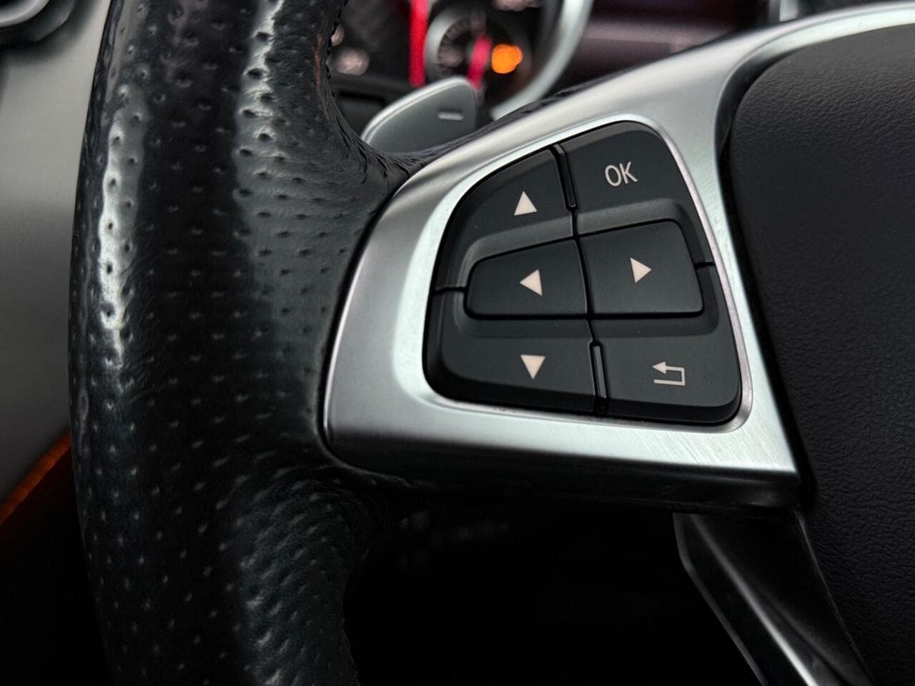 Mercedes-Benz GLE thumbnail Misc Controls
