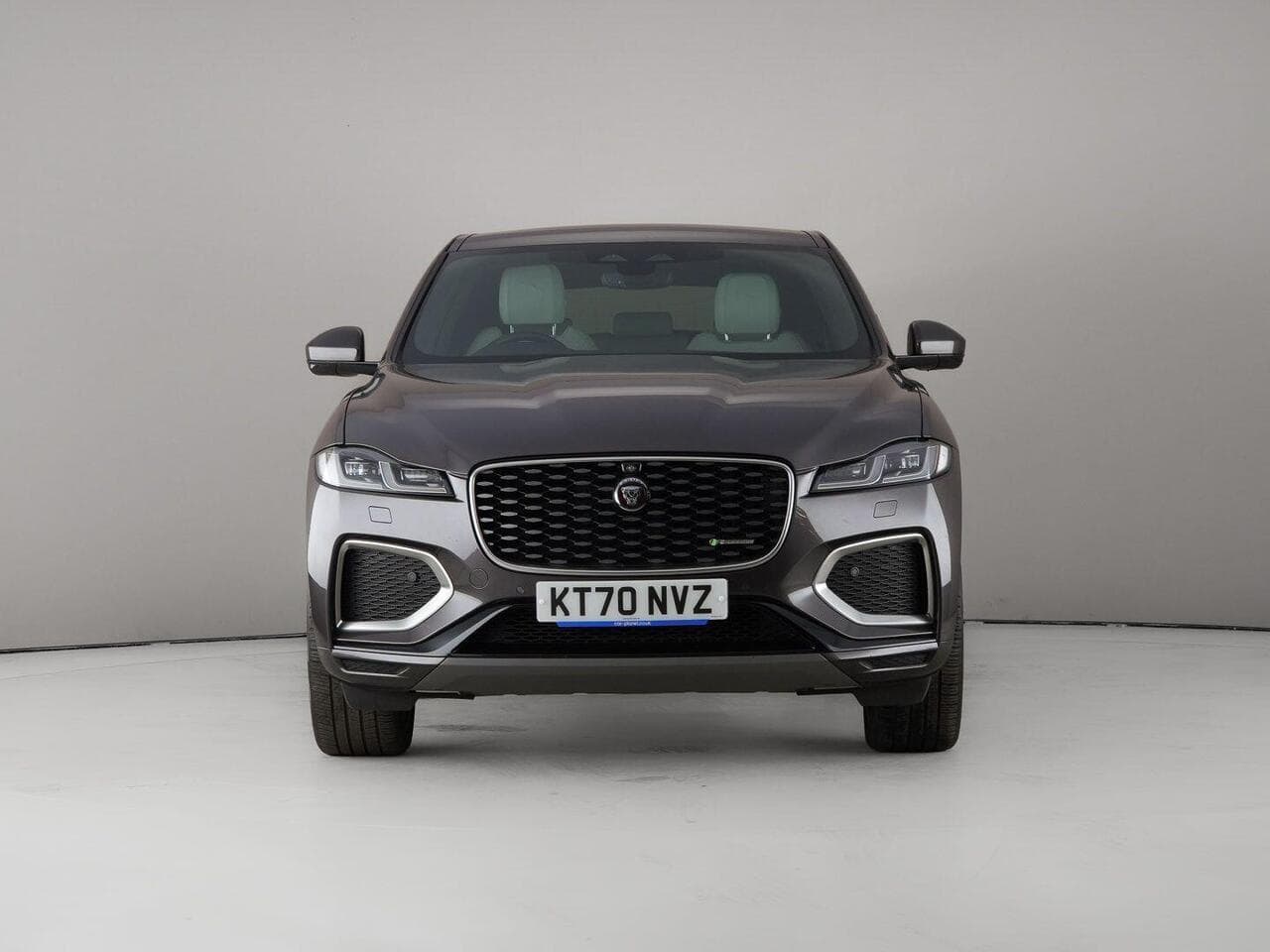 Jaguar F-PACE thumbnail Front