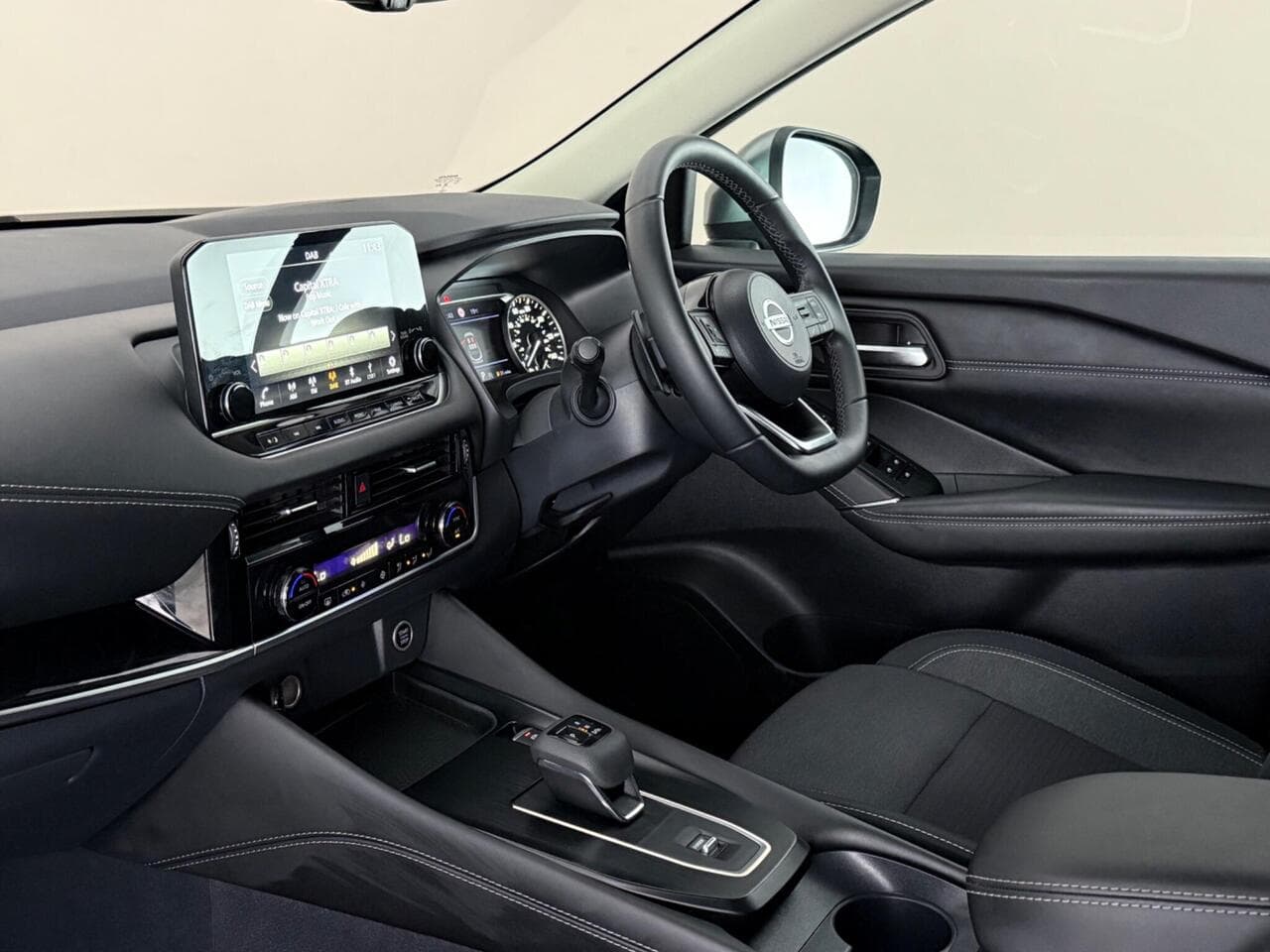 Nissan Qashqai thumbnail Interior Front