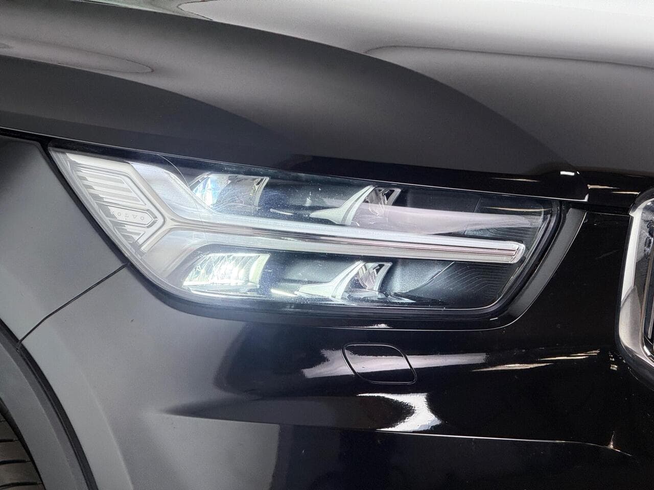Volvo XC40 thumbnail Lights Front