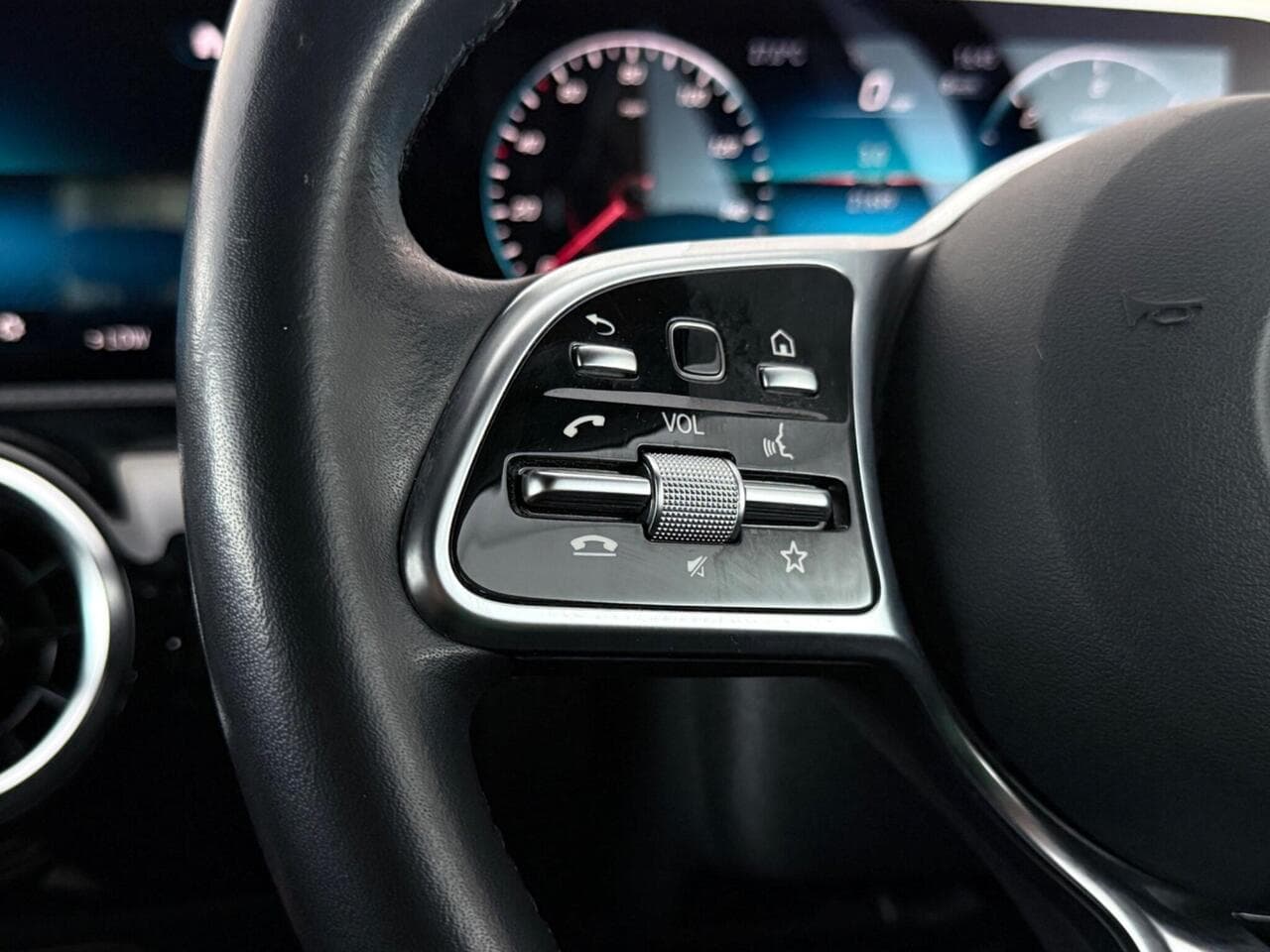 Mercedes-Benz A Class thumbnail Misc Controls