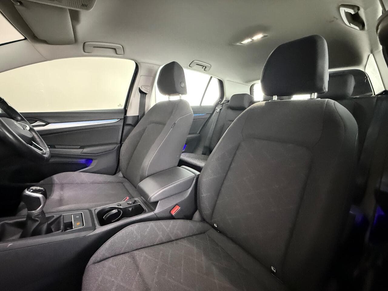 Volkswagen Golf thumbnail Seat Front Passenger