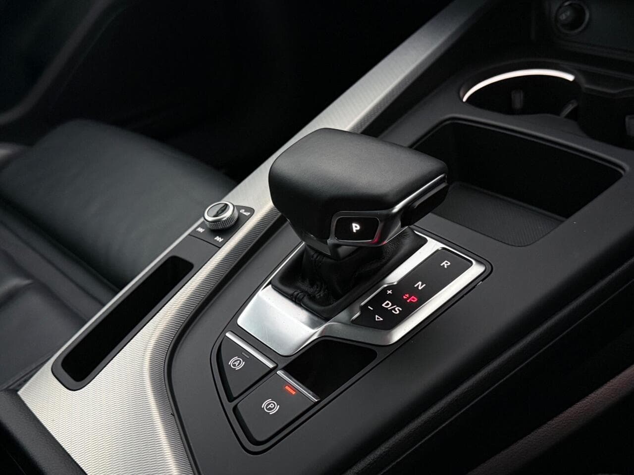 Audi A4 Avant thumbnail Interior Front