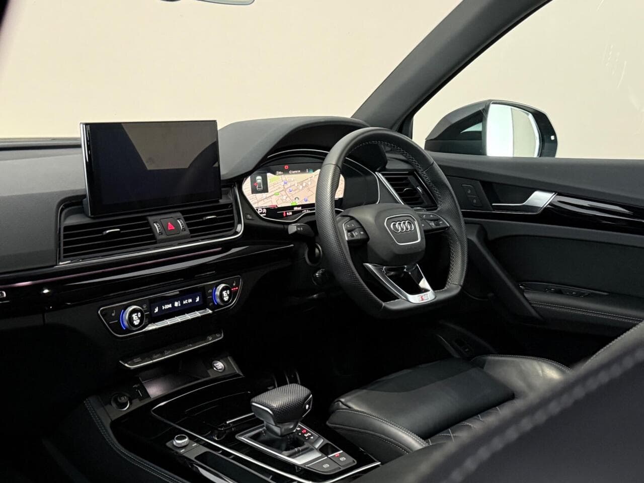 Audi Q5 thumbnail Interior Front
