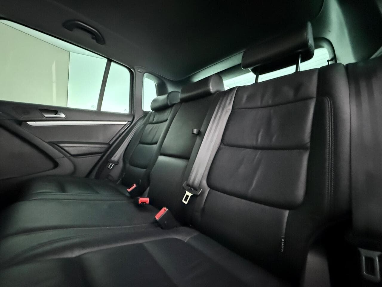 Volkswagen Tiguan thumbnail Seats Rear