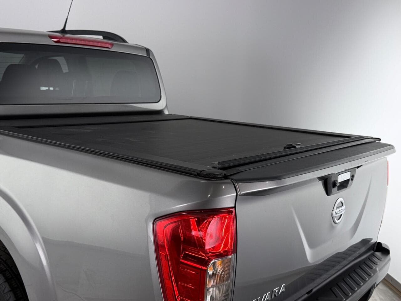 Nissan Navara thumbnail Lights Rear