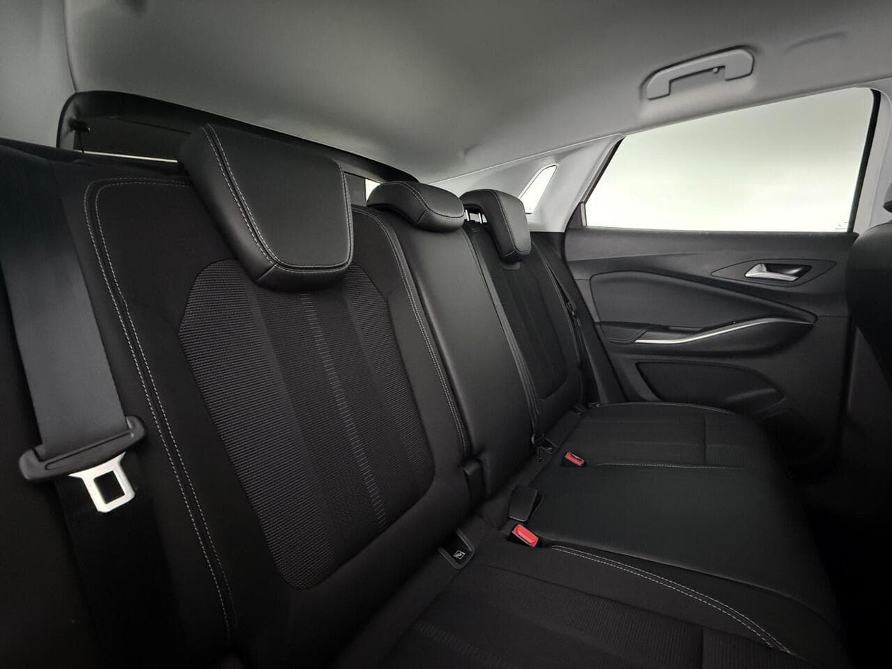 Vauxhall Grandland thumbnail Seats Rear