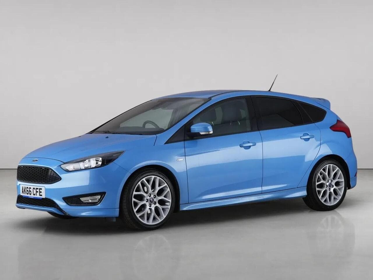 Ford Focus thumbnail Front Left