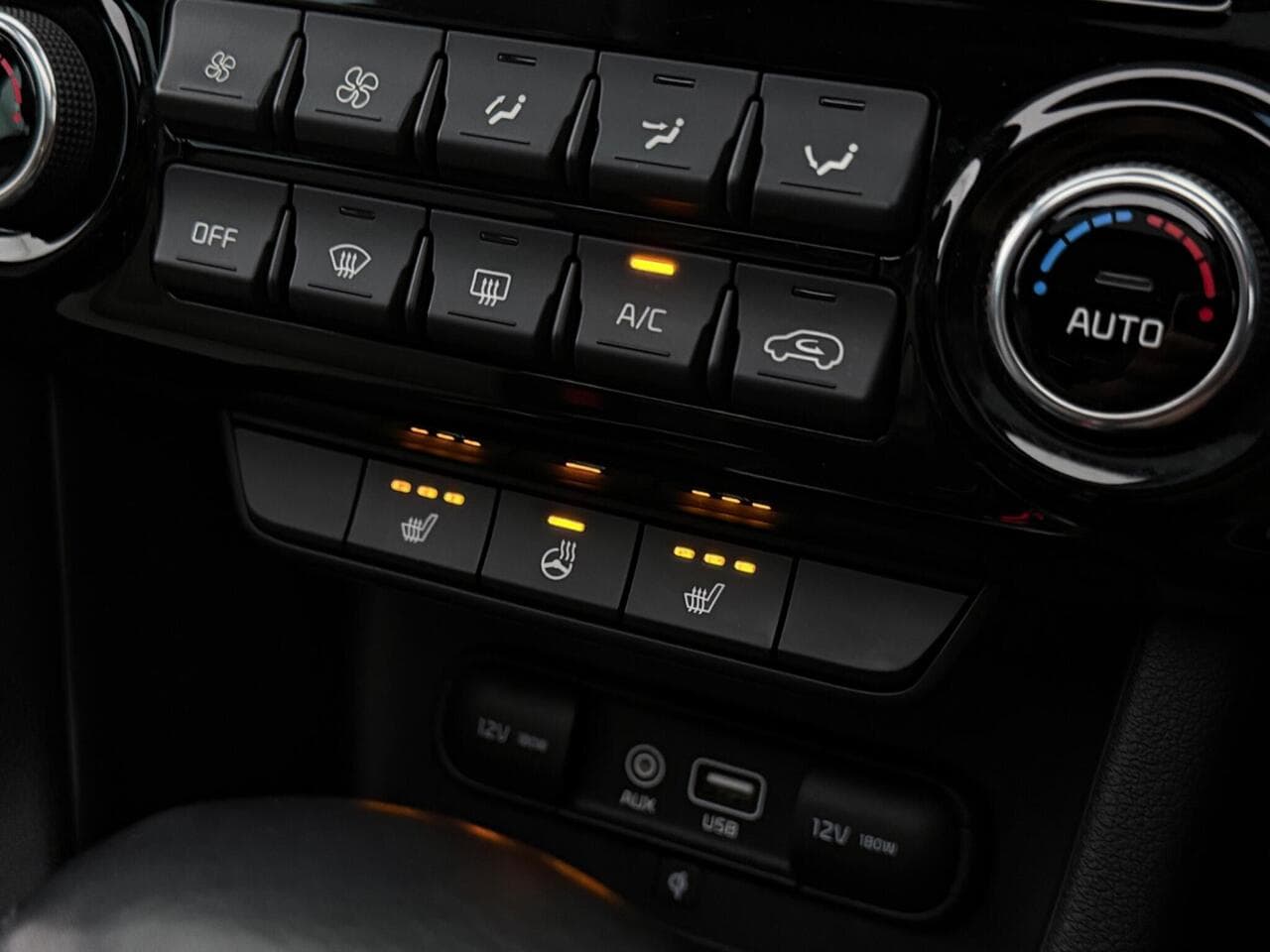 Kia Sportage thumbnail Misc Controls