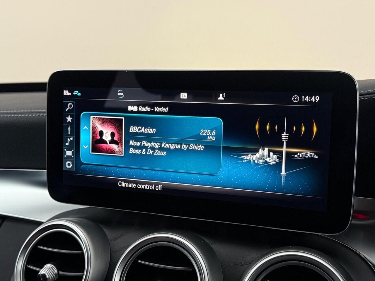Mercedes-Benz C Class thumbnail Infotainment System