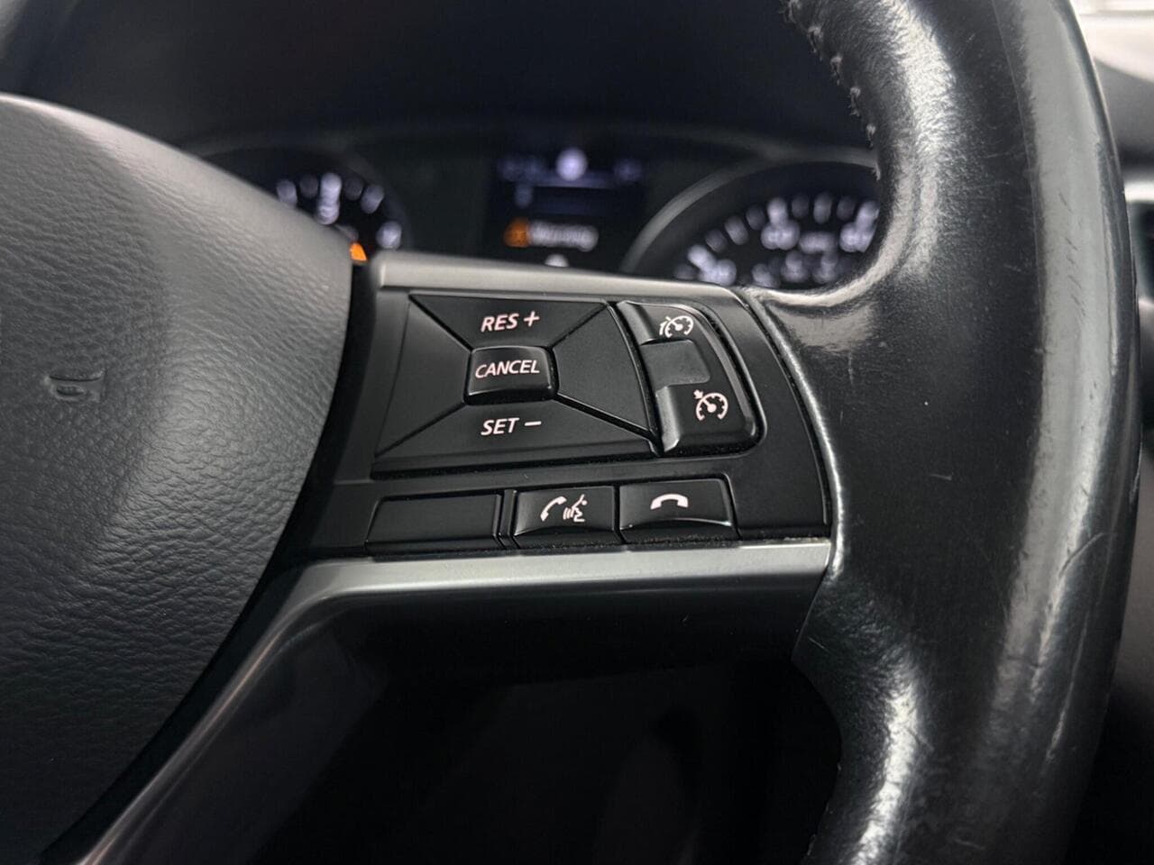 Nissan Qashqai thumbnail Misc Controls