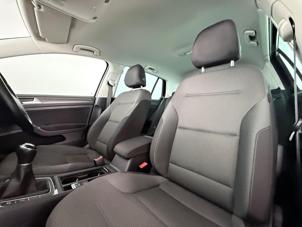 Volkswagen Golf thumbnail Seat Front Passenger