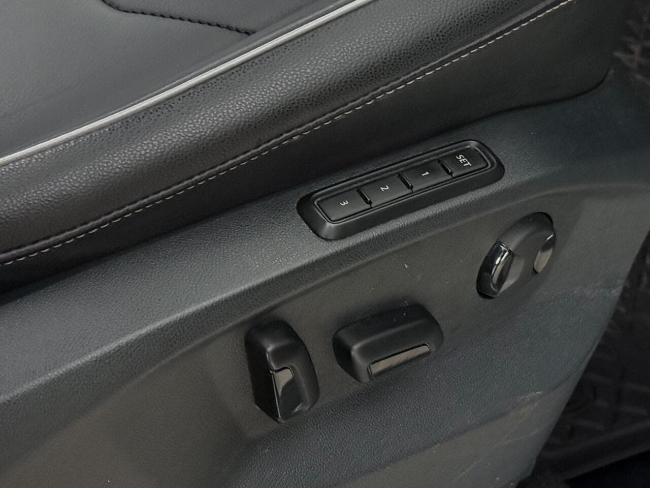 Volkswagen Tiguan thumbnail Misc Controls