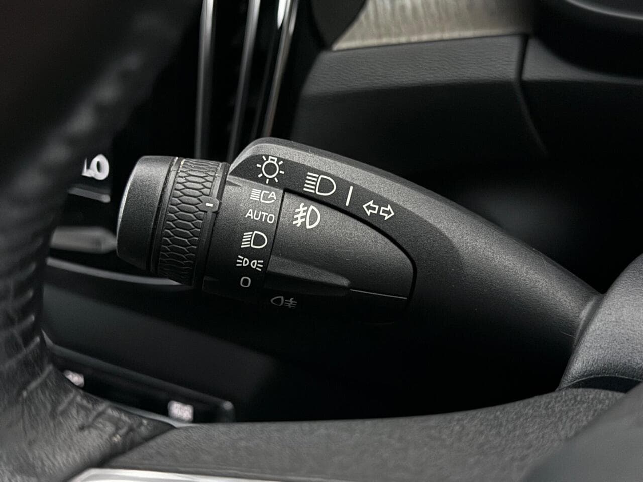Volvo XC40 thumbnail Misc Controls