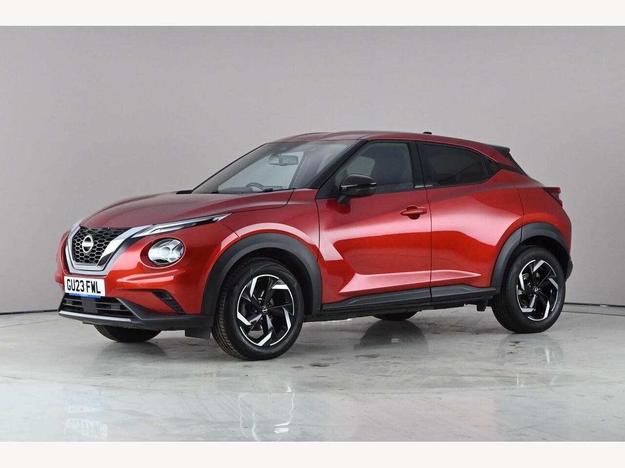 Nissan Juke thumbnail Front Left