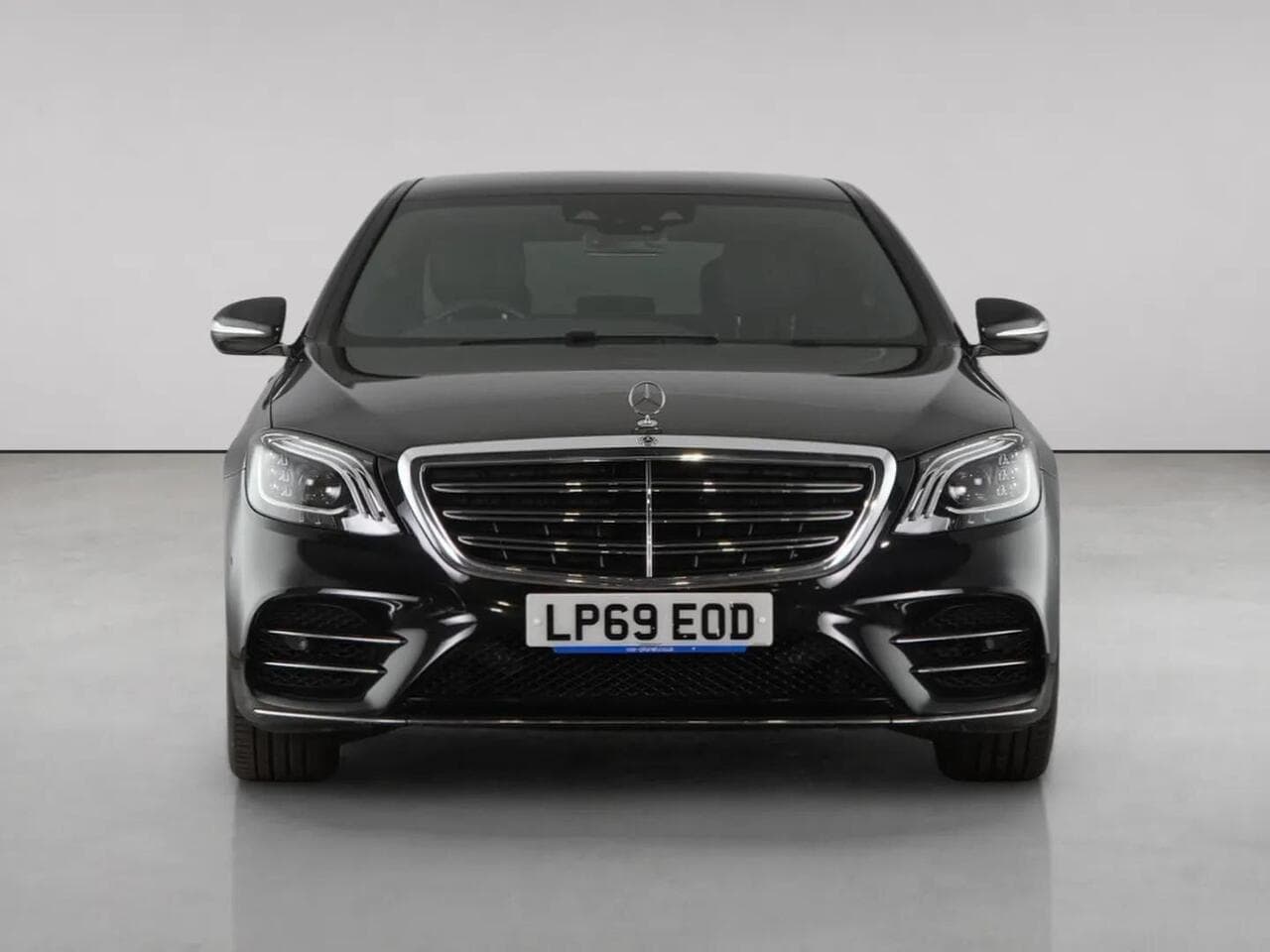 Mercedes-Benz S Class thumbnail Front
