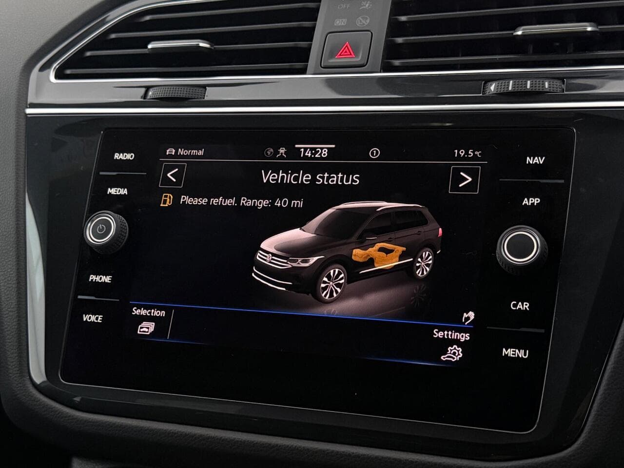 Volkswagen Tiguan thumbnail Infotainment System
