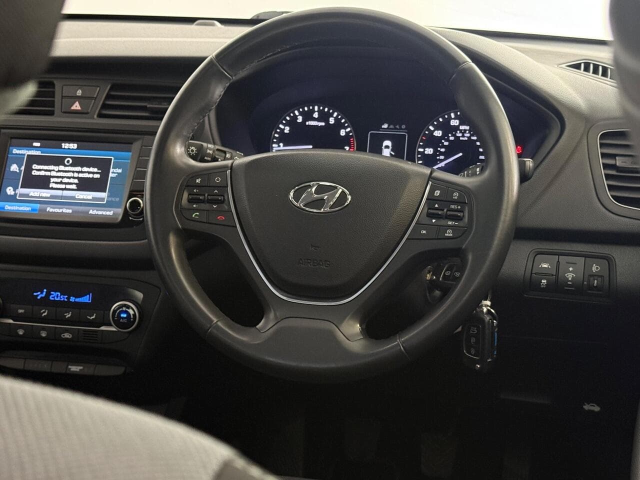 Hyundai i20 thumbnail Steering Wheel