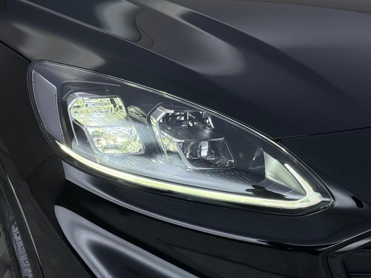 Ford Kuga thumbnail Lights Front