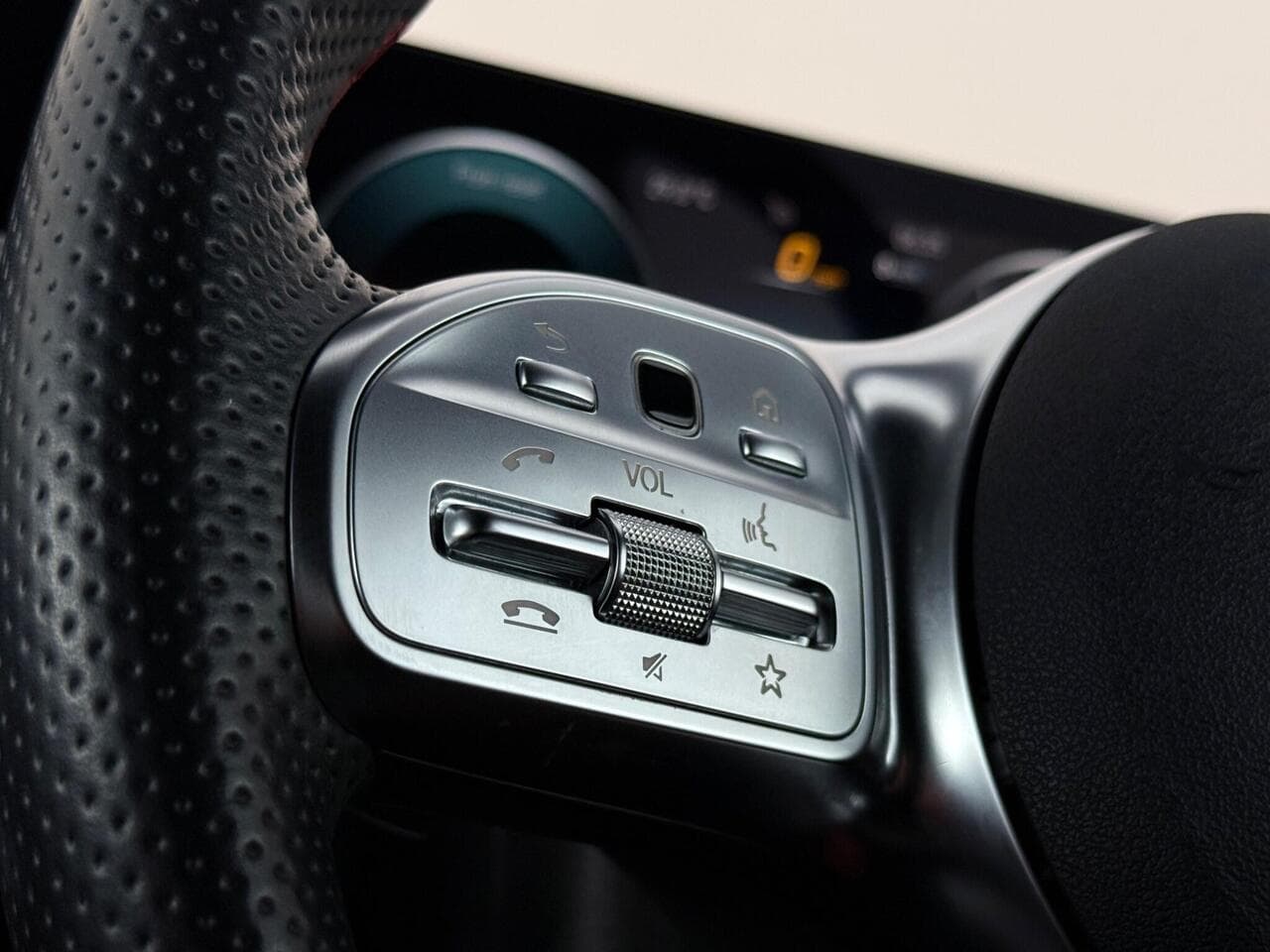 Mercedes-Benz CLA thumbnail Misc Controls