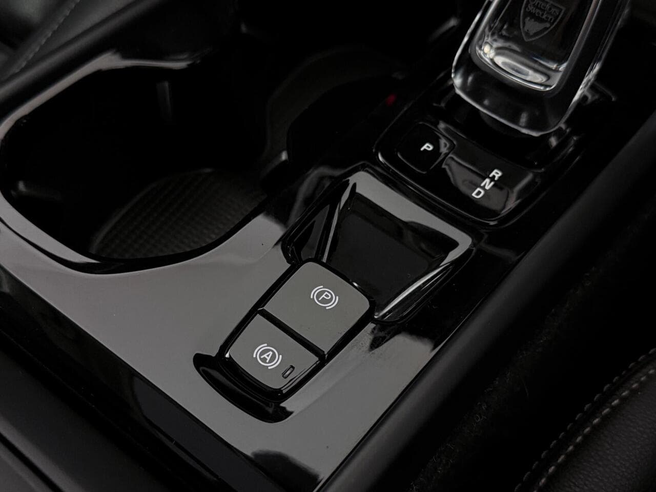 Volvo XC40 thumbnail Misc Controls