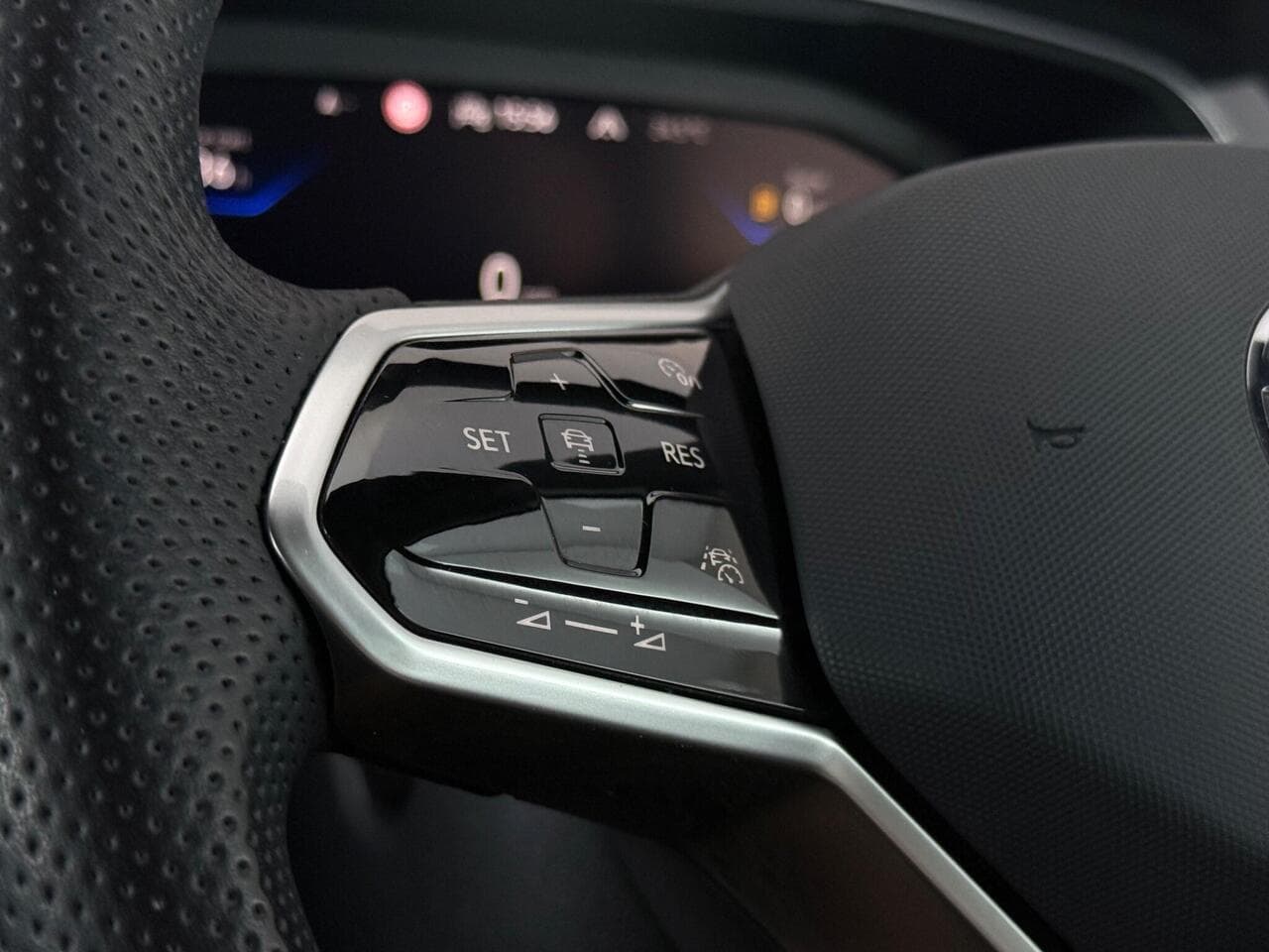 Volkswagen Tiguan thumbnail Misc Controls