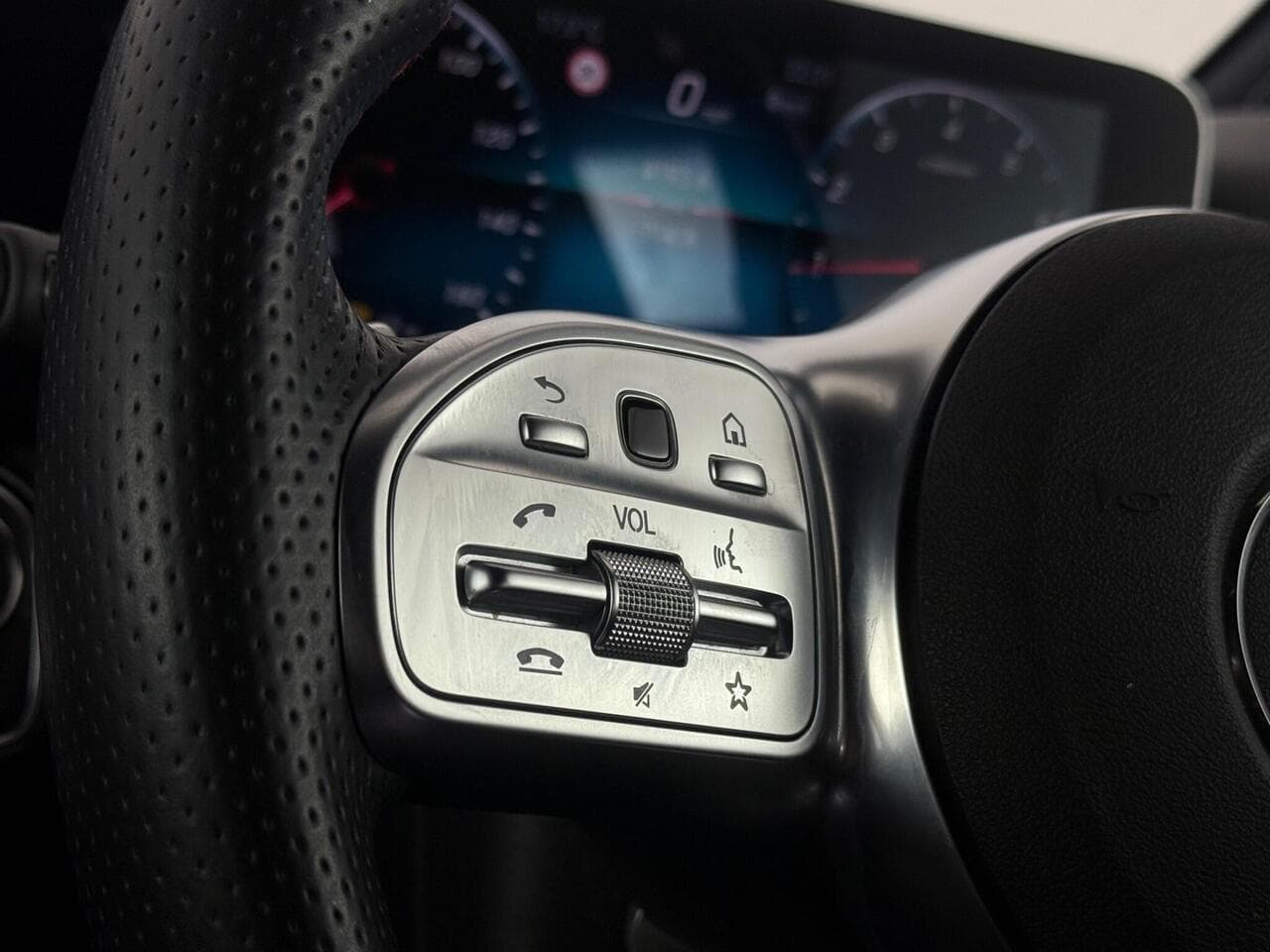 Mercedes-Benz A Class thumbnail Misc Controls