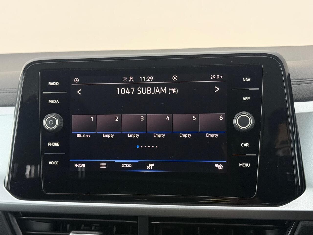 Volkswagen T-Roc thumbnail Infotainment System
