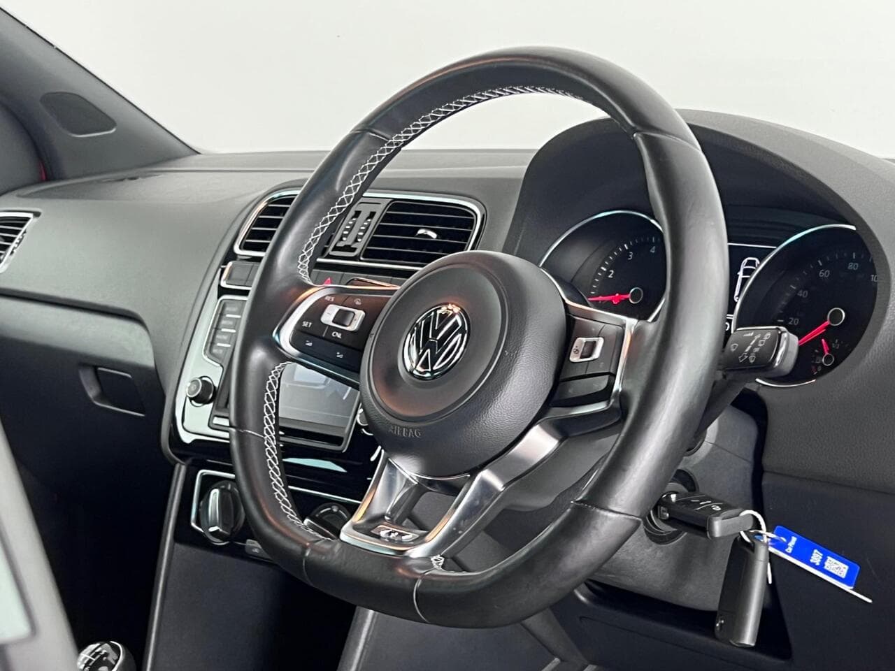 Volkswagen Polo thumbnail Steering Wheel