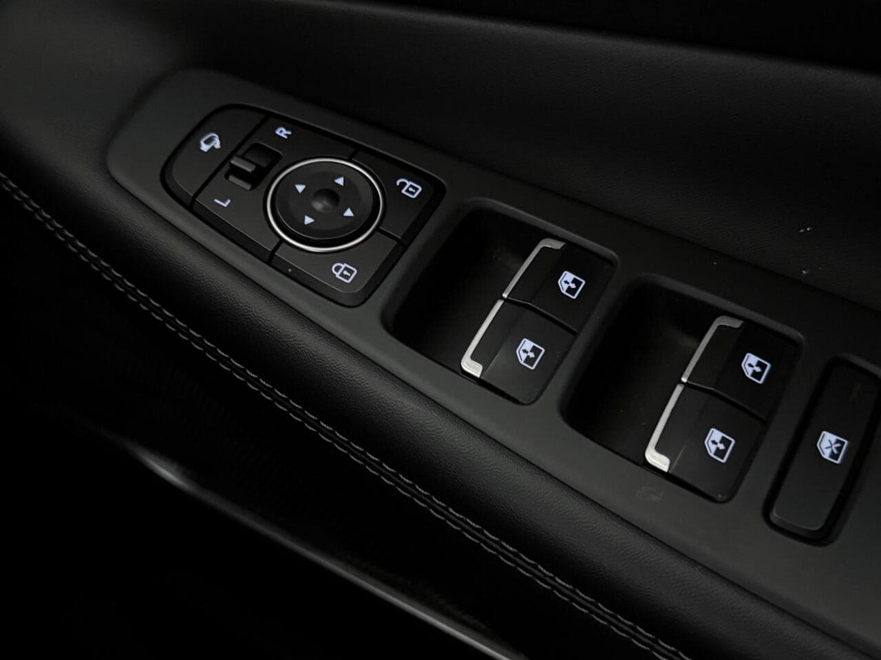 Hyundai Santa Fe thumbnail Misc Controls