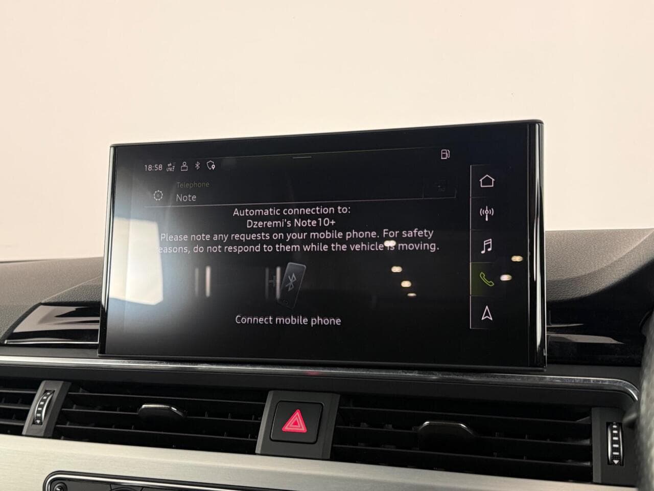 Audi A5 Cabriolet thumbnail Infotainment System