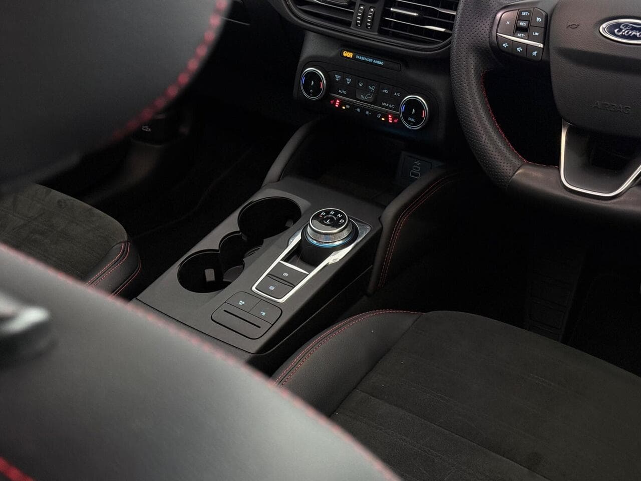 Ford Kuga thumbnail Interior Front