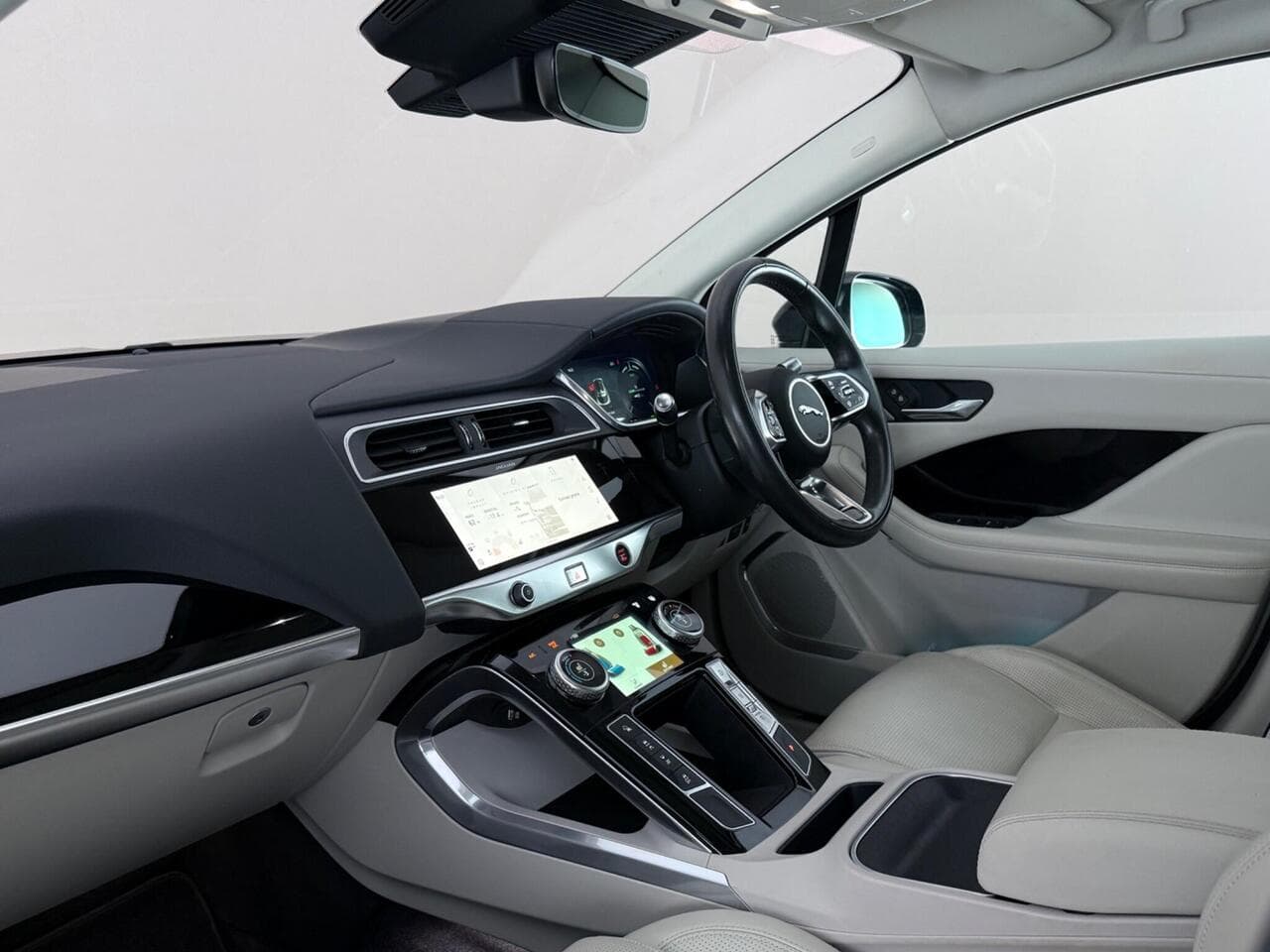Jaguar I-PACE thumbnail Interior Front