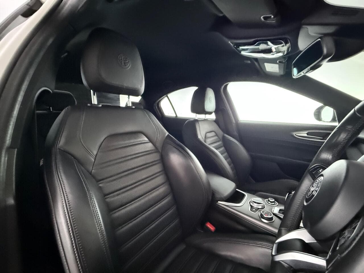 Alfa Romeo Giulia thumbnail Seat Driver