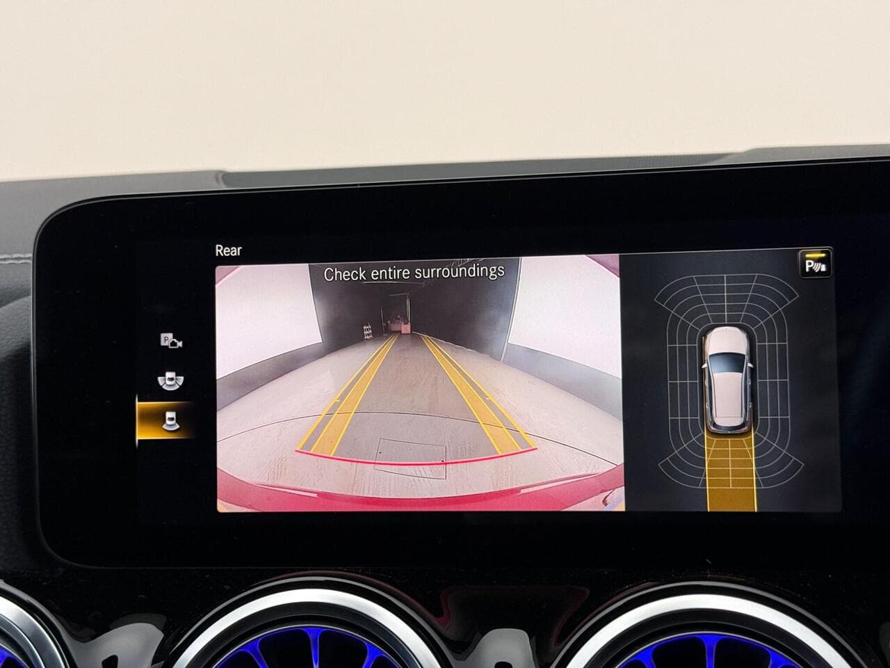 Mercedes-Benz B Class thumbnail Infotainment System