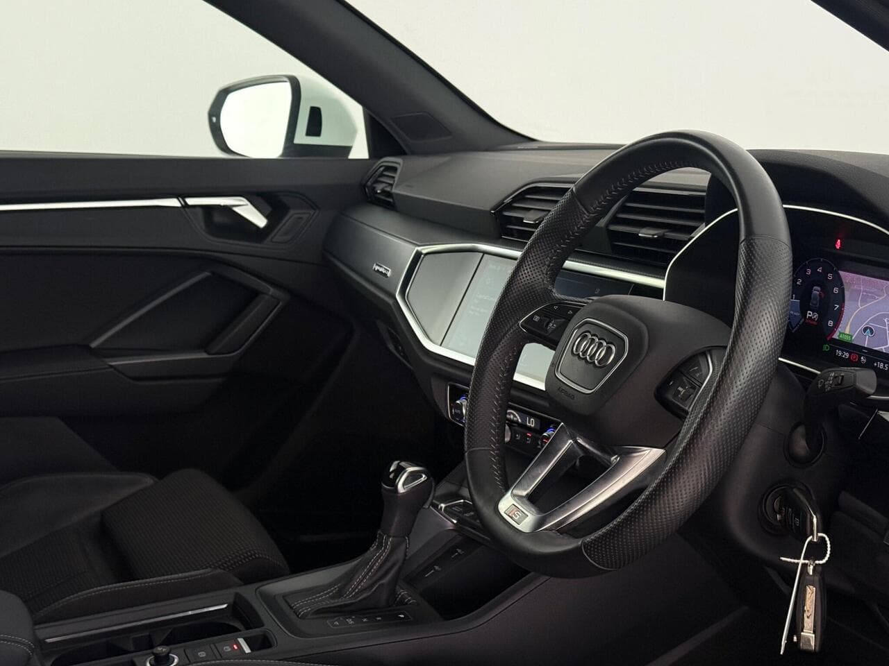 Audi Q3 thumbnail Interior Front