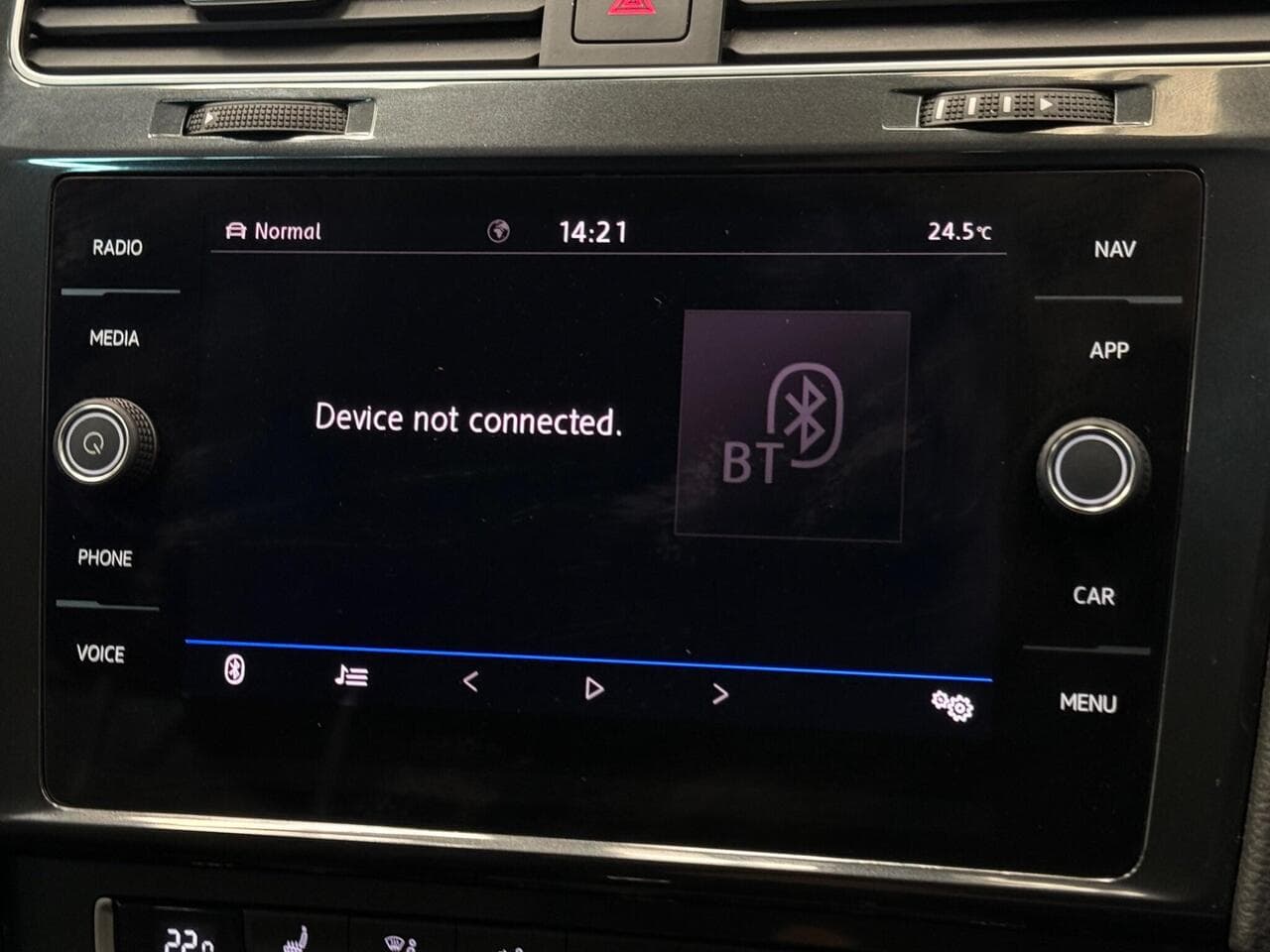 Volkswagen Golf thumbnail Infotainment System