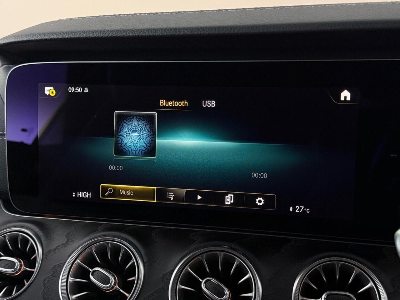 Mercedes-Benz E Class thumbnail Infotainment System